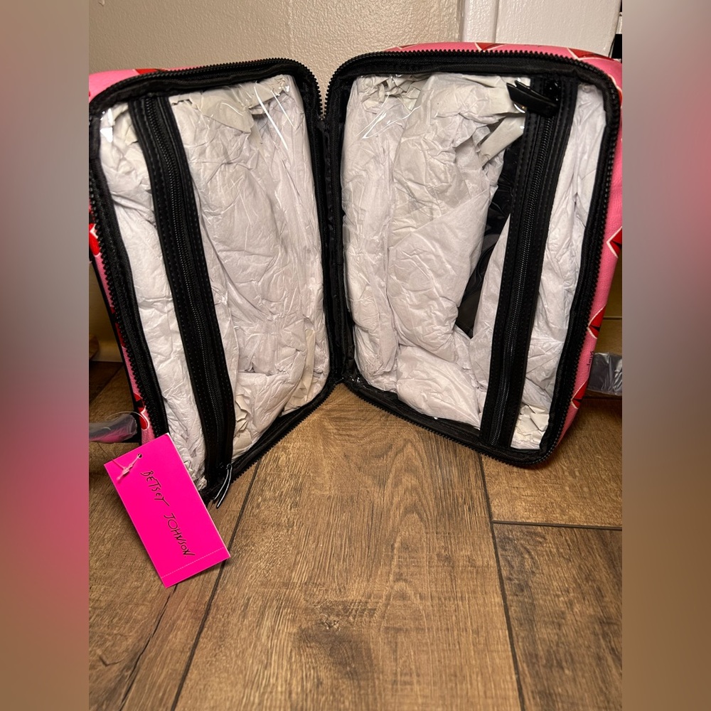 BETSEY JOHNSON *NWT* Large Travel Bag - Picture 4 of 4